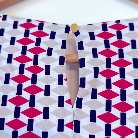 CALVIN KLEIN Stretch Sleeveless Office Geometric Printed Blouse - Picture 3 of 5